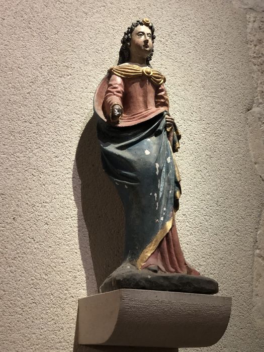 statue : Sainte Reine (?)