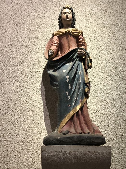 statue : Sainte Reine (?)