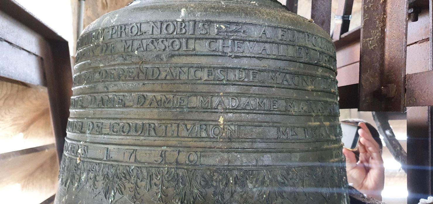cloche, détail de l’inscription