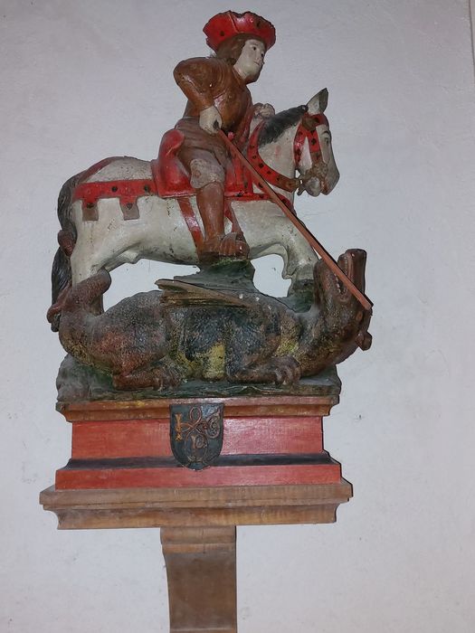 groupe sculpté : saint Georges terrassant le dragon