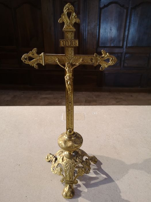 croix d'autel (garniture d'autel n°3) - © Ministère de la Culture (France), Collectif Objets – Tous droits réservés
