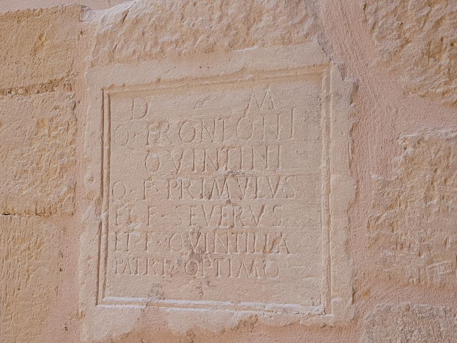 stèle funéraire (cippe) de Frontonius