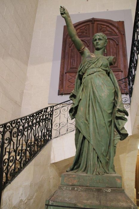 statue : statue allégorique de la Paix