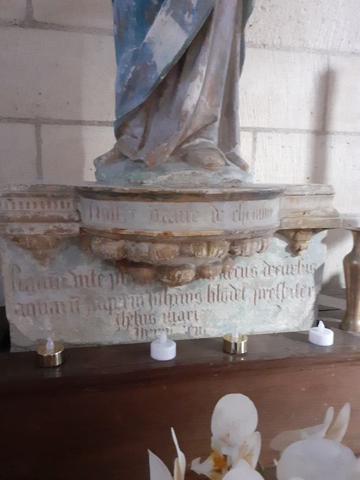 statue : Vierge, détail de l’inscription