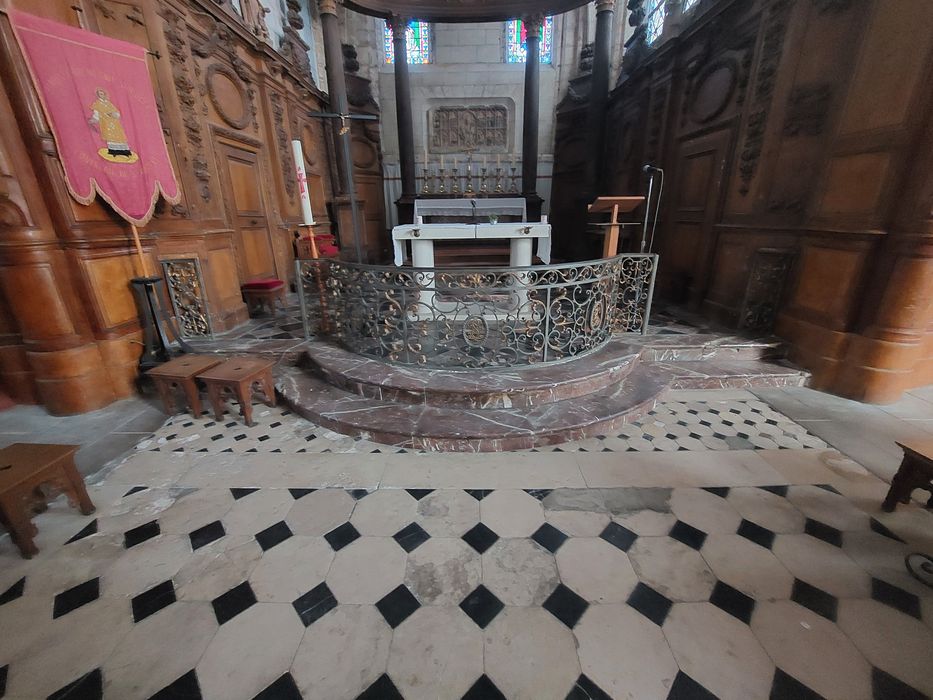 clôture de choeur (table de communion)
