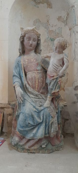 statue : Vierge à l'Enfant assise