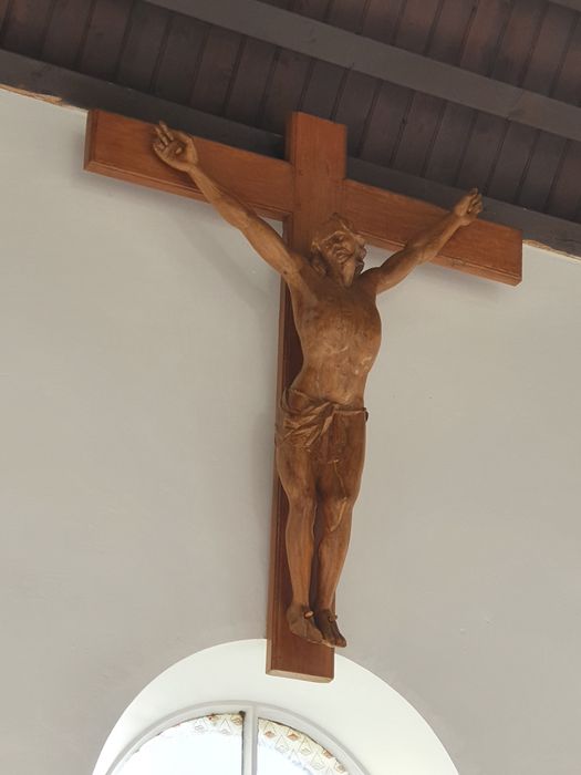 statue : Christ en croix