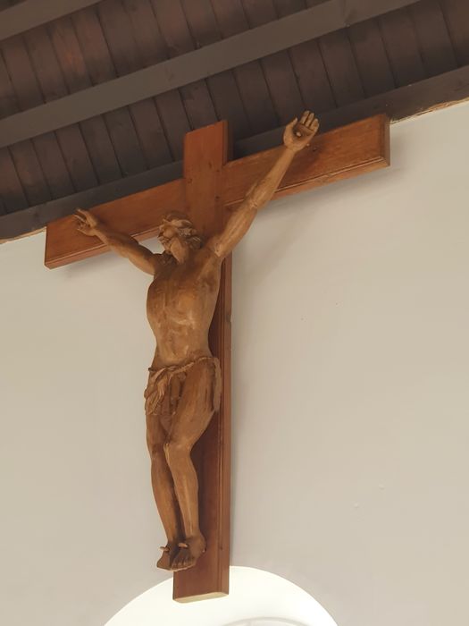 statue : Christ en croix