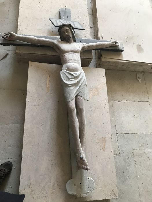 statue : Christ en croix