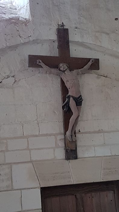 statue : Christ en croix