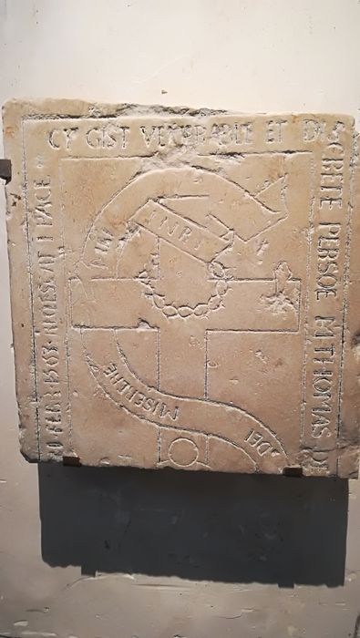 dalle funéraire du curé Thomas Denot