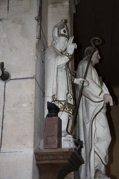 statue : Saint Éloi, profil droit