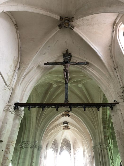 statue (poutre de gloire) : Christ en croix