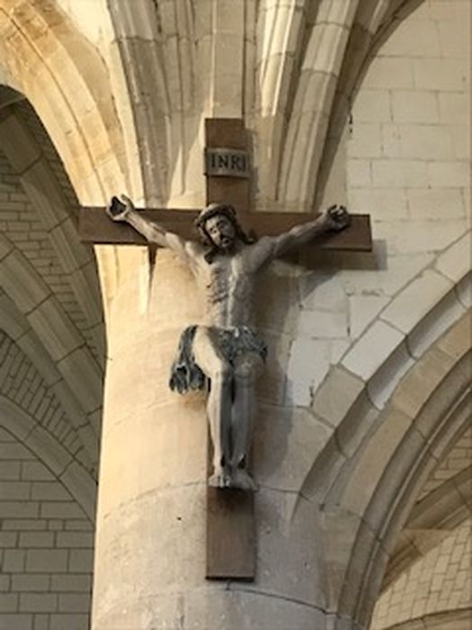 Statue : Christ en croix