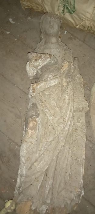 statue : Sainte Barbe