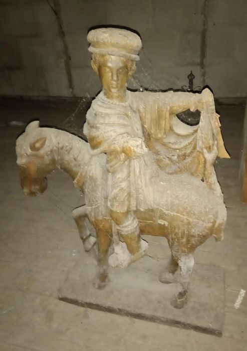 groupe sculpté : Charité de saint Martin