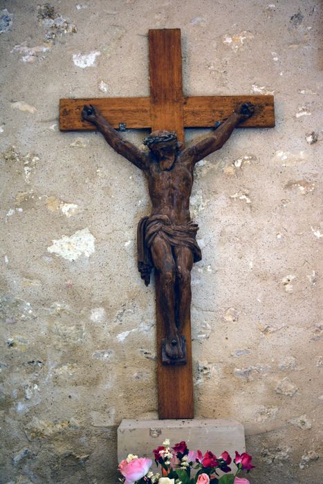 statue : Christ en croix