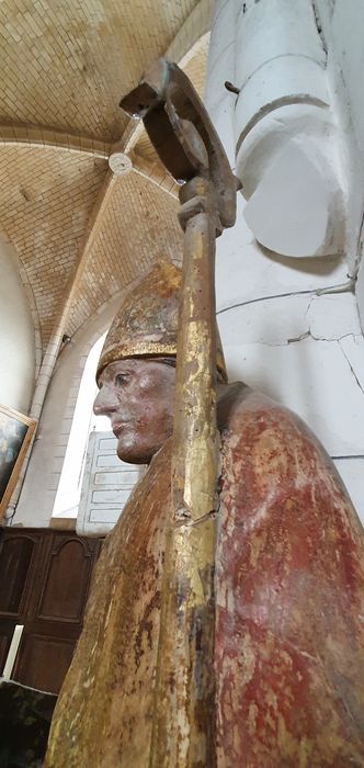 statue : Saint Sulpice au livre, vue partielle