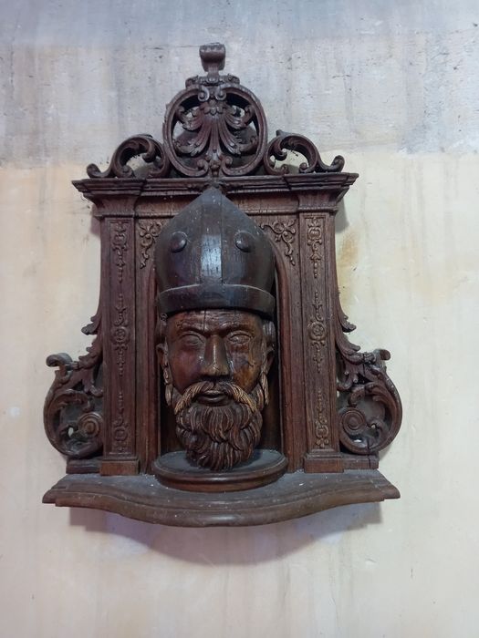 fragment de statue : Tête de saint Denis