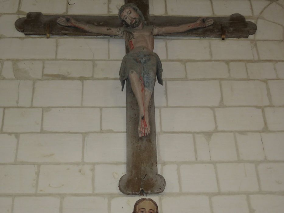 statue : Christ en croix