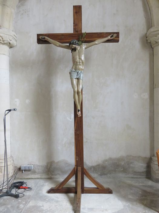 Statue : Christ en croix