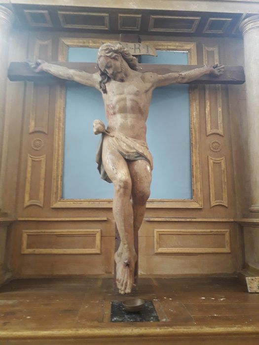 Statue : Christ en croix