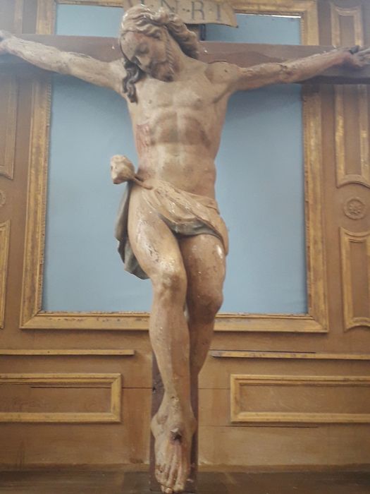 Statue : Christ en croix