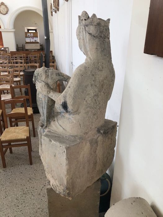 statue : Vierge à l'Enfant assise (revers)