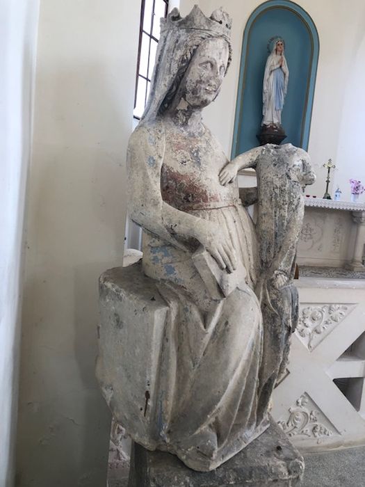 statue : Vierge à l'Enfant assise