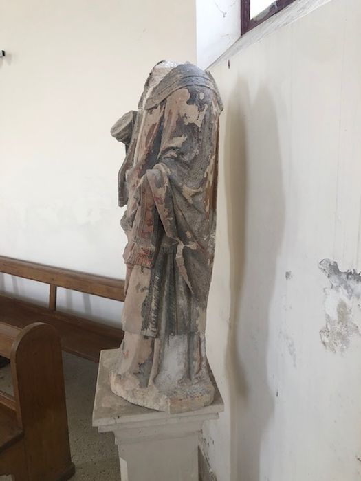 statue (fragment) : Saint Remi, profil gauche