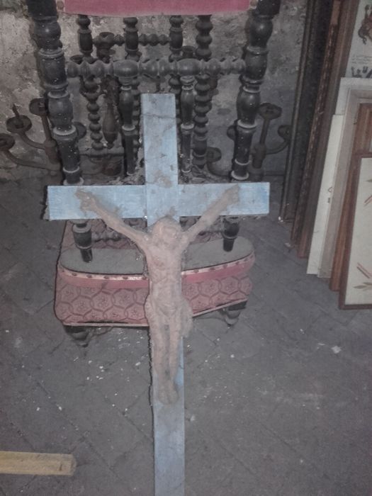 statue : Christ en Croix