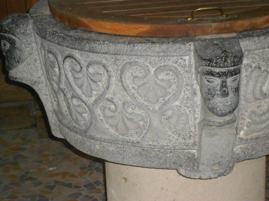 fonts baptismaux, détail
