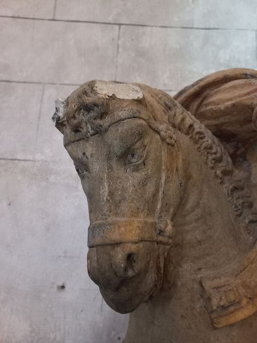 groupe sculpté : Charité de saint Martin, détail