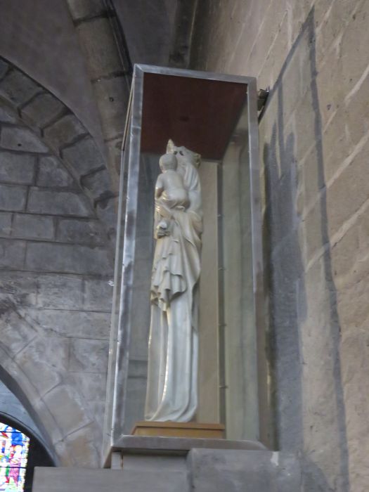 statue : Vierge à l'Enfant, profil gauche