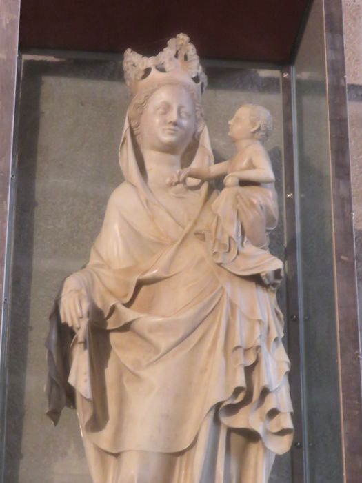 statue : Vierge à l'Enfant, vue partielle