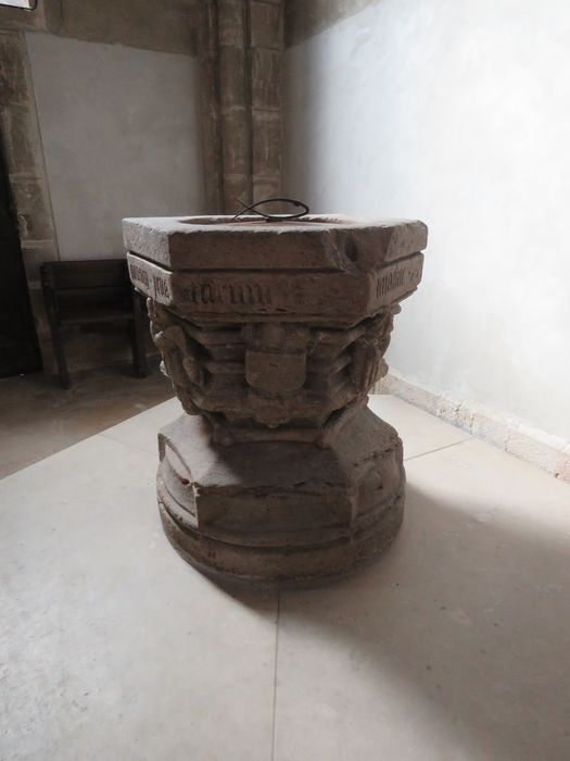 fonts baptismaux