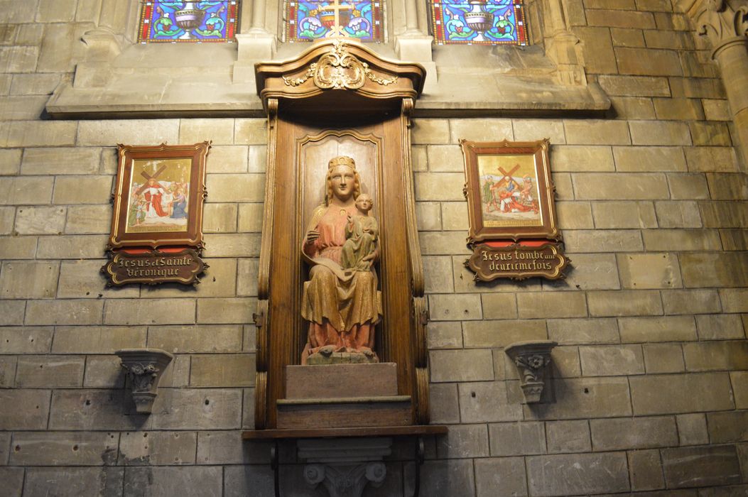 statue : Vierge à l'Enfant assise