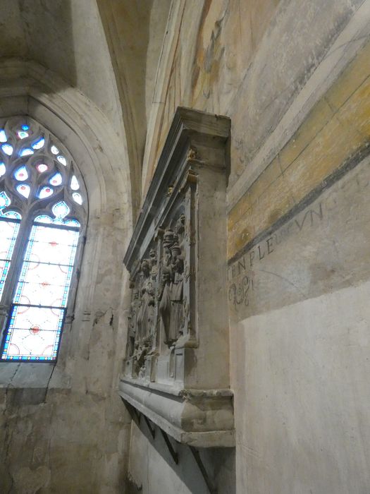 devant d'autel (haut-relief) : Assomption, entre saint Pierre et sainte Madeleine, et deux autres saints