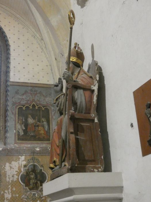 statue : Saint Évêque bénissant, profil gauche