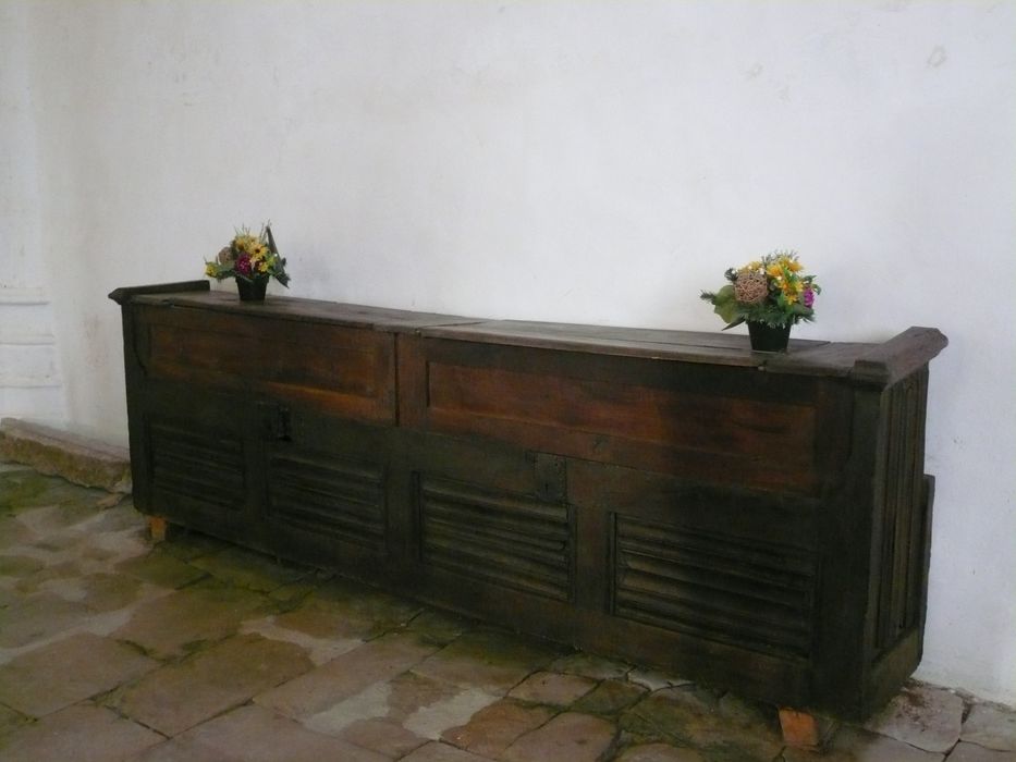 banc de fidèles (banc-coffre d'église)