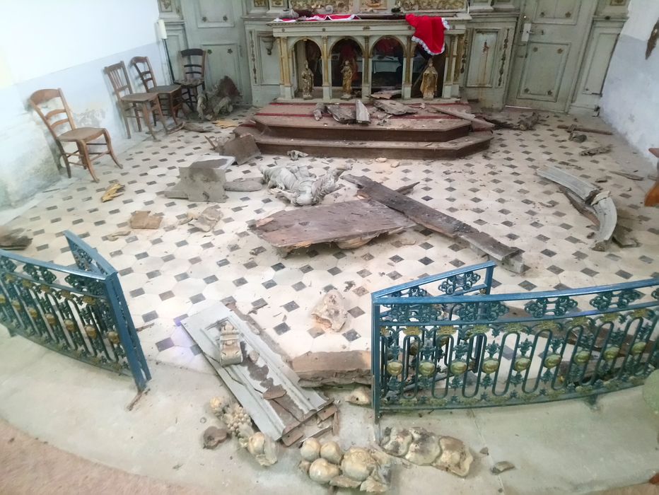 vue générale des fragments déposés du retable
