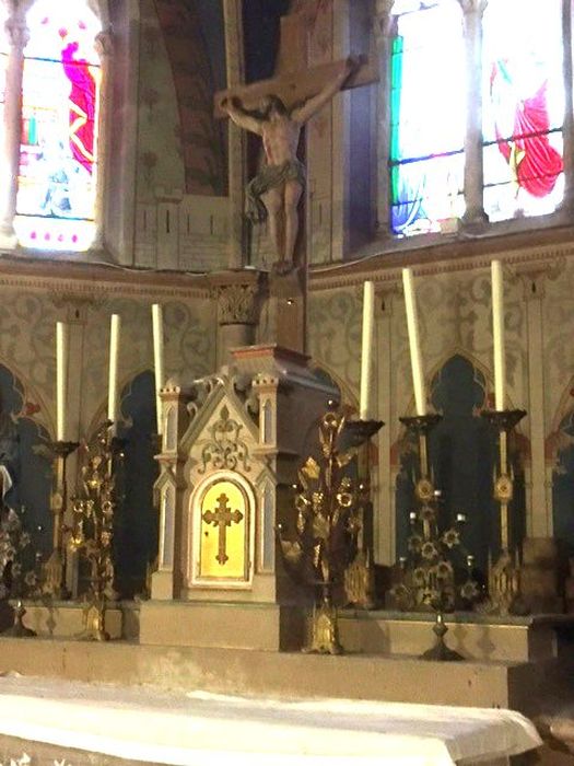 statue : Christ en croix