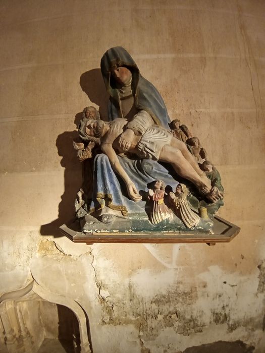 Groupe sculpté : la Vierge de Pitié, avec saint Jean, les saintes femmes et des donateurs