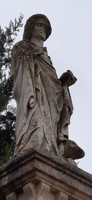 groupe sculpté : Saint Jean l'Évangéliste