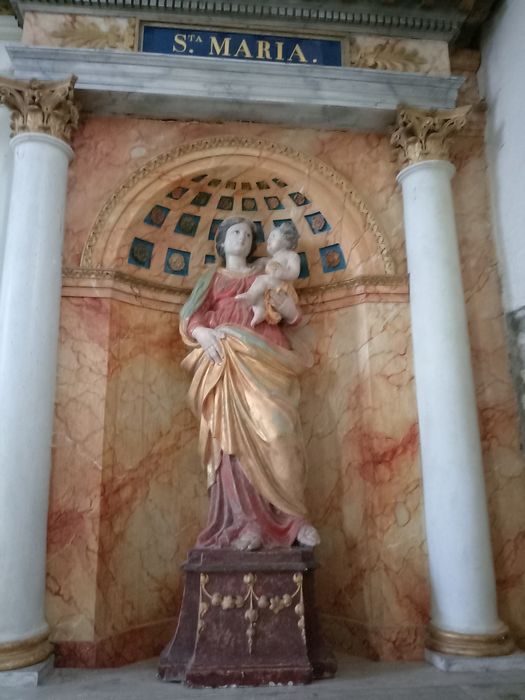 statue : Vierge à l'Enfant