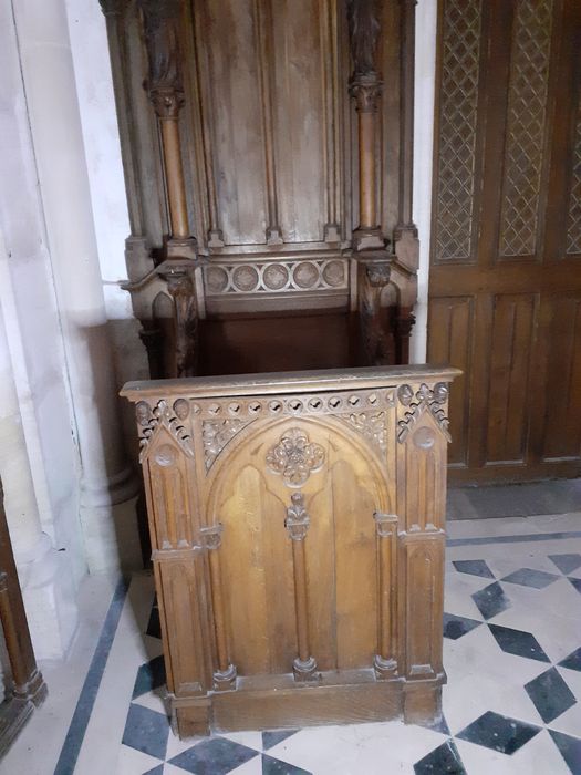 fauteuil de célébrant, vue partielle