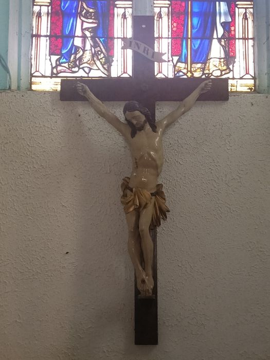 statue : Christ en croix