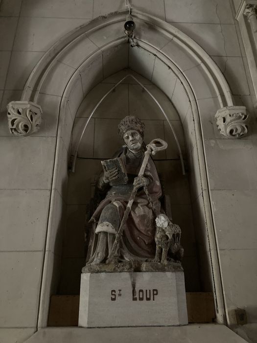 groupe sculpté : Saint loup