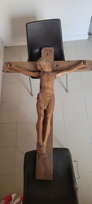 statue : Christ en croix