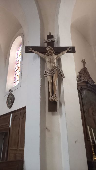 statue : Christ en croix